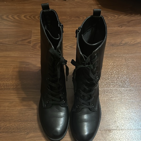 Rouge boots - Picture 5 of 5